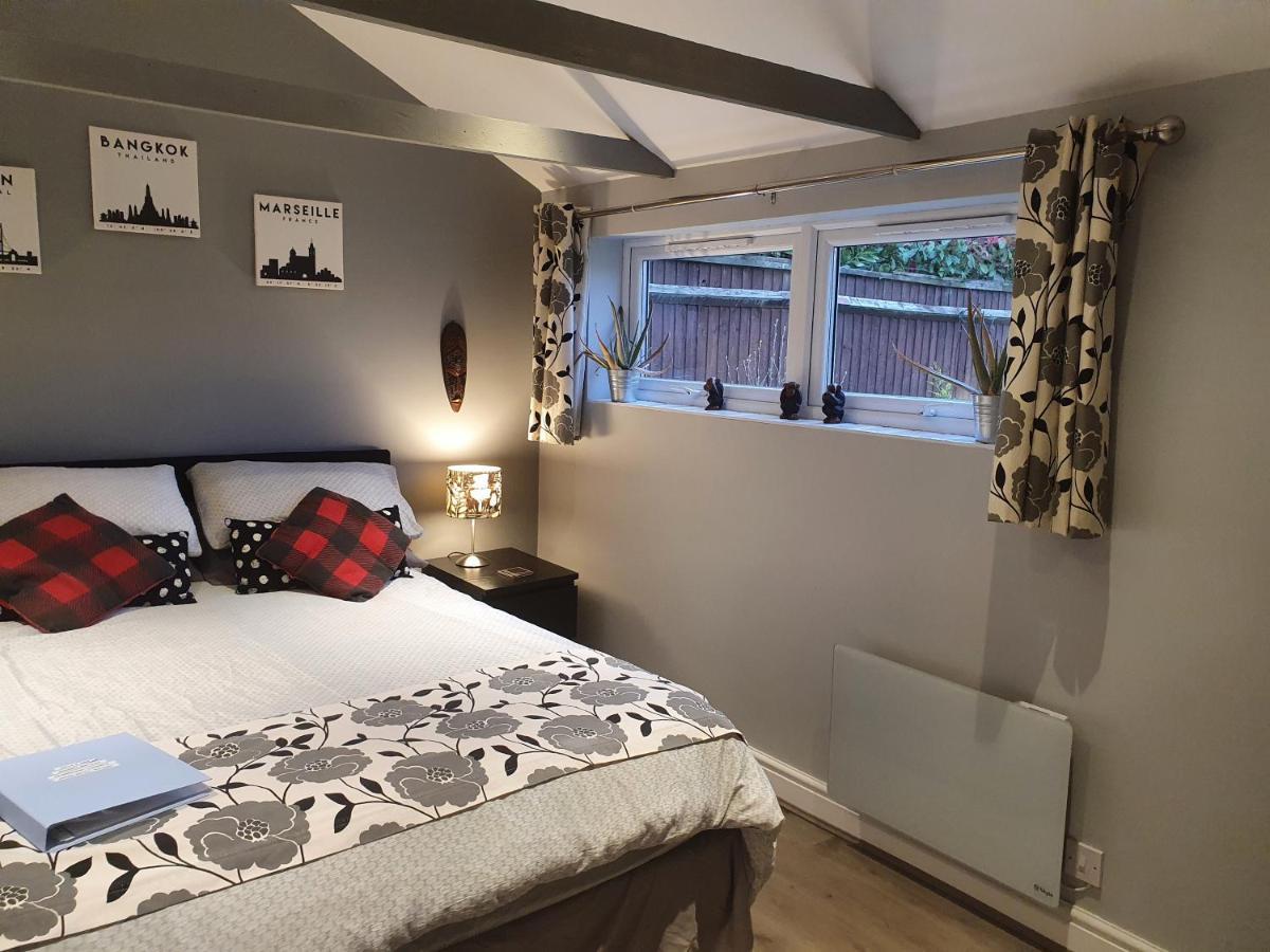 Sally'S Bed And Breakfast Luton  Exterior foto