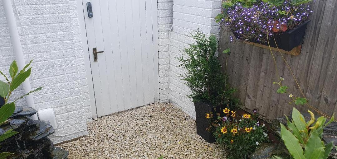 Sally'S Bed And Breakfast Luton  Exterior foto